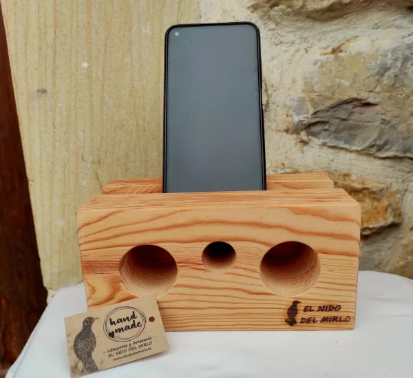 Altavoz para teléfono móvil o tablet. Aumenta el sonido de tu móvil. Realizado con madera de pino. R 202.